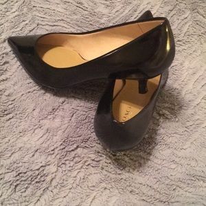 Black coach pumps